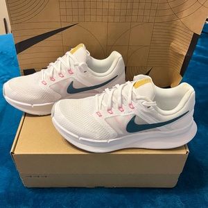 Women’s Nike Run Swift 3